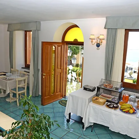 Maria Bed and Breakfast 4*